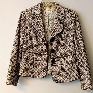 Blazer. Eyelet fabric & trimmed in piping. Lined.